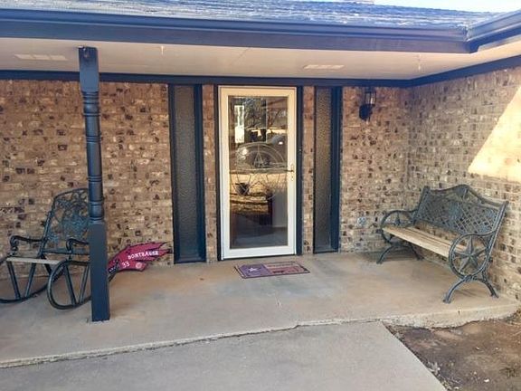 3rd image of 307 Parkwood Ln