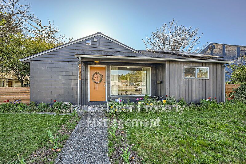 1st image of 6040 S Oakes St