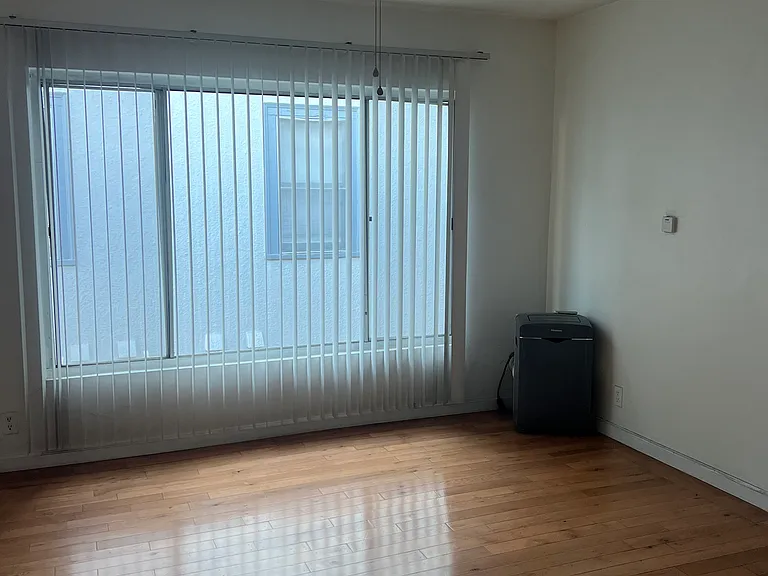 1427 N Martel Ave #6 — Photo 2