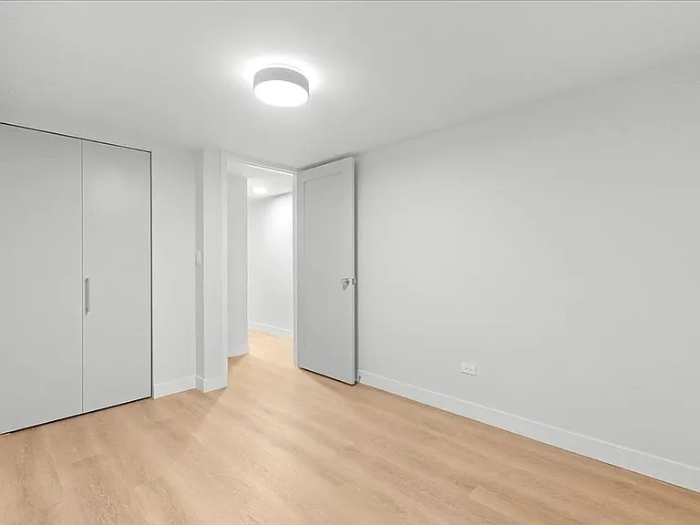 927 N Mozart St — Photo 3