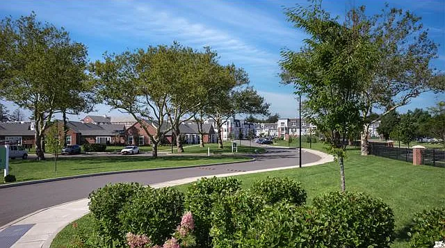 Fairfield Townhomes at Islip — Photo 21
