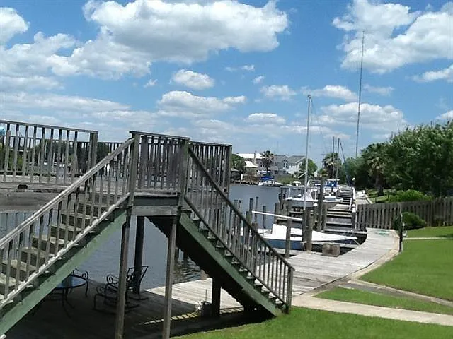 2 bed, 2.0 bath, 1100 sqft, $1,350 — Photo 3