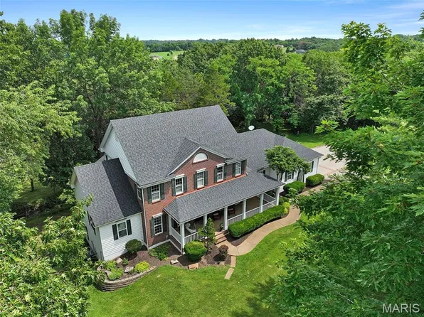 4305 Green Briar Ct, Washington, MO 63090