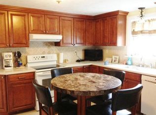 3 Scott Ln, Bristol, RI 02809