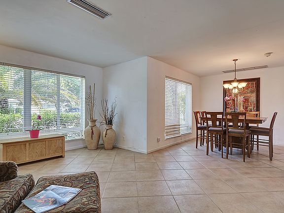 5th image of 2111 NE 59th Ct