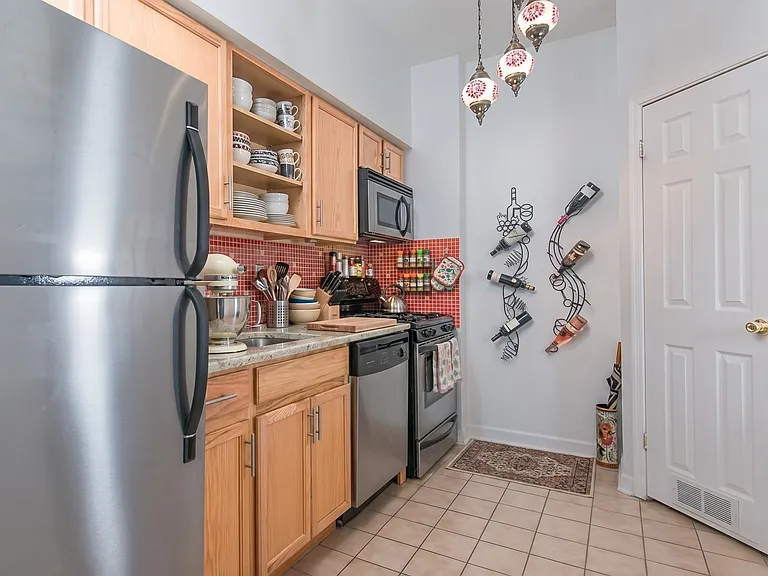 212 Madison St #A — Photo 2