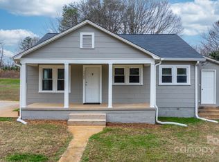 1529 4th St NE, Hickory, NC 28601