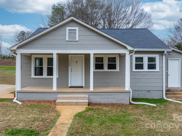 1529 4th St NE, Hickory, NC 28601