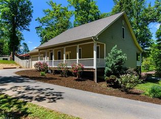 11 Mayfair Dr, Candler, NC 28715