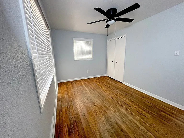 445 - 451 Glenview Ct. — Photo 7