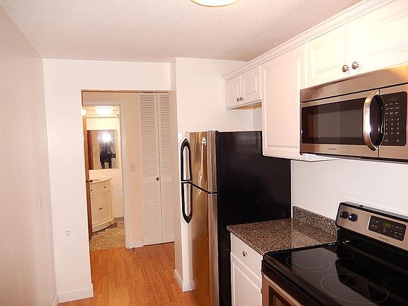 4th image of 872A Massachusetts Ave #609