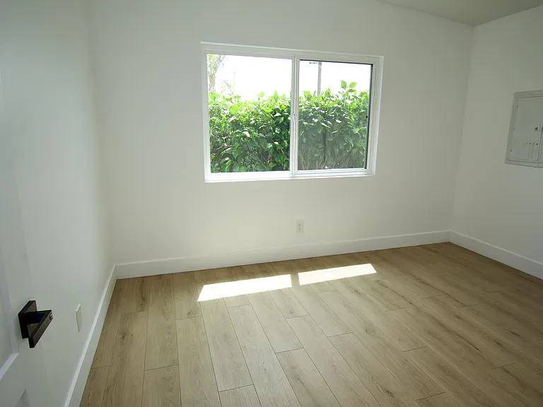 820 Iris Ave #1 — Photo 11