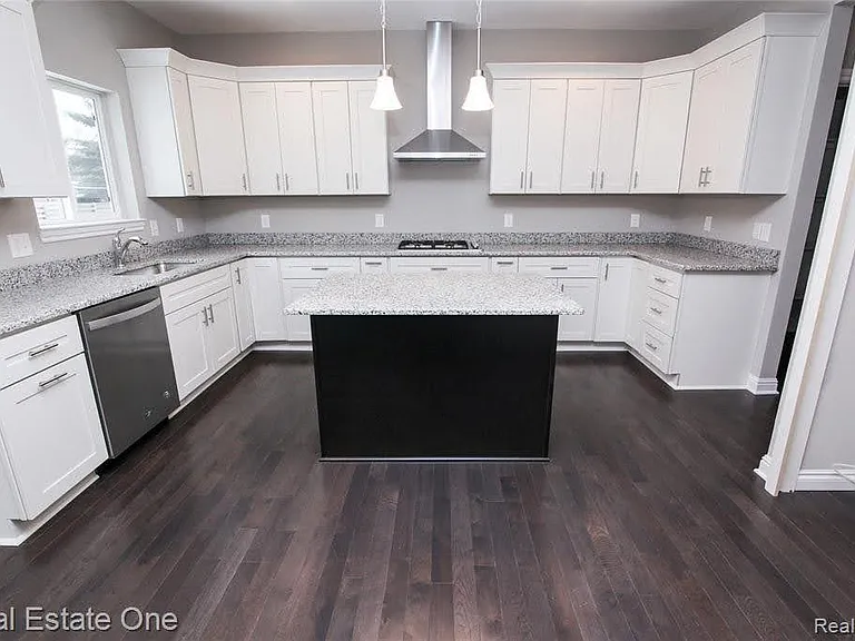2466 Eastern Ave — Photo 8