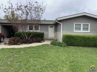 1724 SW 26th St, Topeka, KS 66611