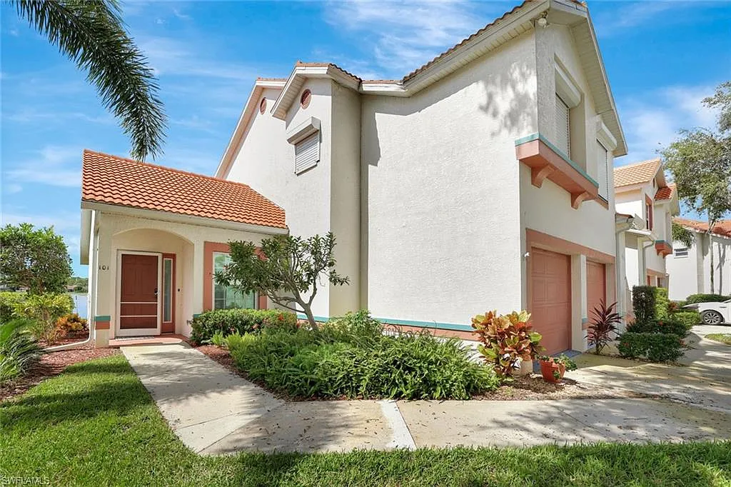 2 bed, 2.0 bath, 1316 sqft, $3,800 — Photo 2