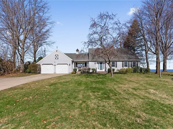 1122 Lake Rd, Conneaut, OH 44030