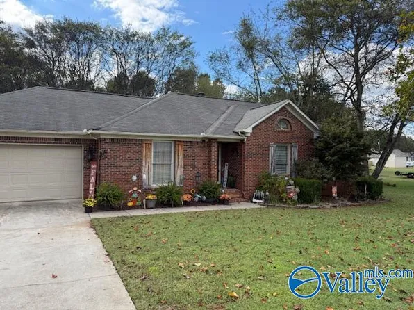 102 Reba Rd, Hazel Green, AL 35750