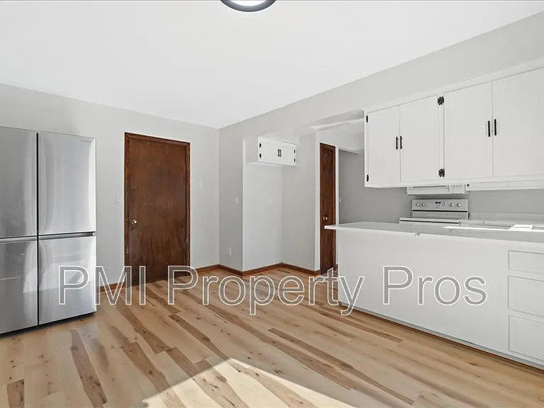 8148 S 88th St — Photo 7