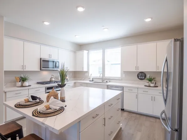 6416 Laguna Seca Ln, Gilroy, CA 95020