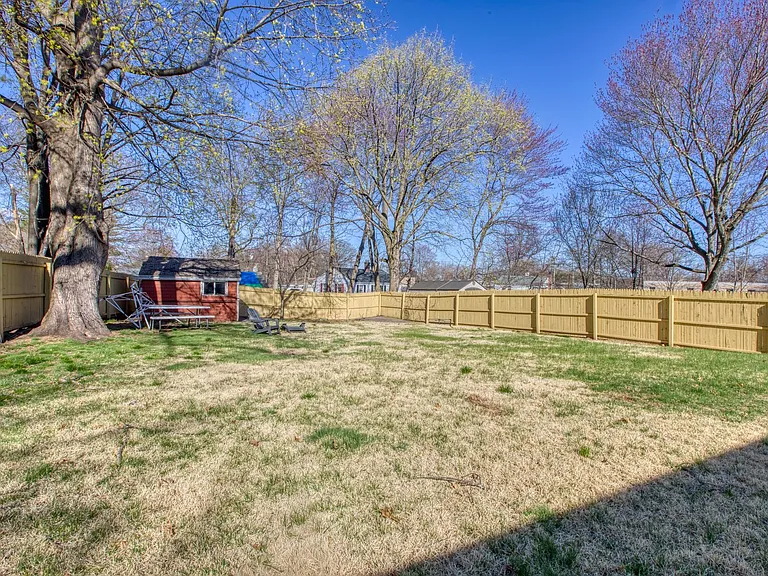 124 Mayflower St — Photo 21