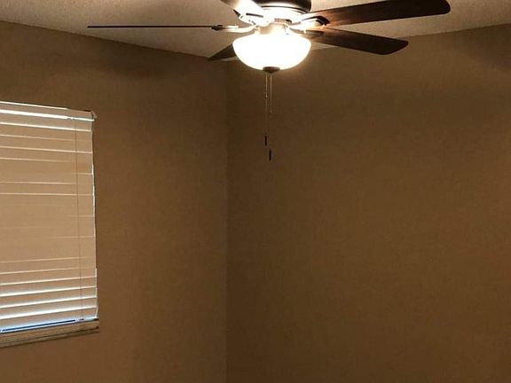 5th image of 605 Ixoria Ave