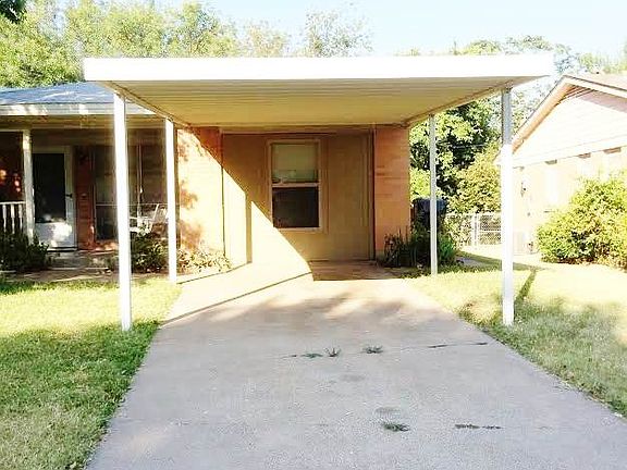 4th image of 1218 Royal Oaks Dr