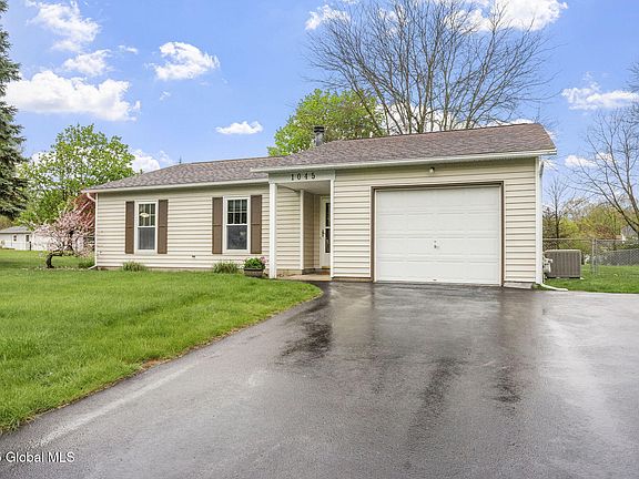 2nd image of 1045 Laural Lane