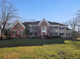 160 Oakwood Rd E, Watchung, NJ 07069