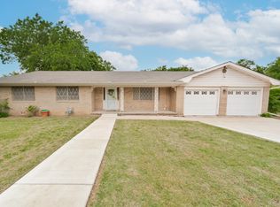 304 Alvord St, Chico, TX 76431