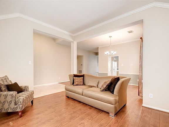 4th image of 8642 Glascock Ln