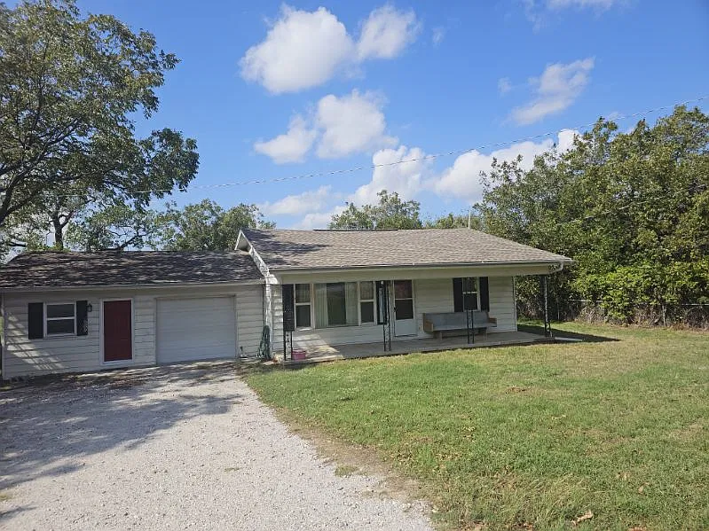 2 bed, 1.5 bath, 900 sqft, $2,400 — Photo 1