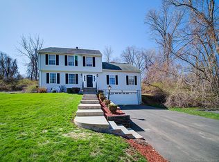 190 Country Hills Rd, Hamden, CT 06514