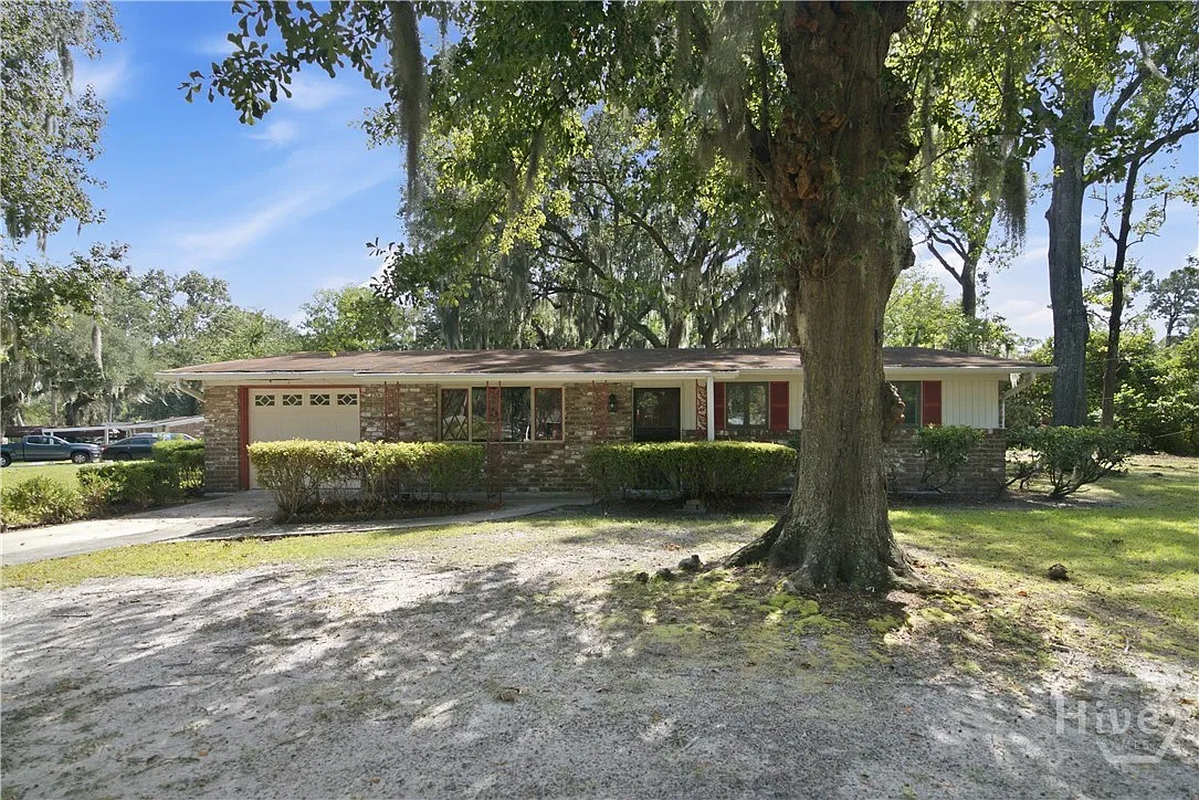 3 bed, 2.0 bath, 1620 sqft, $1,875 — Photo 2
