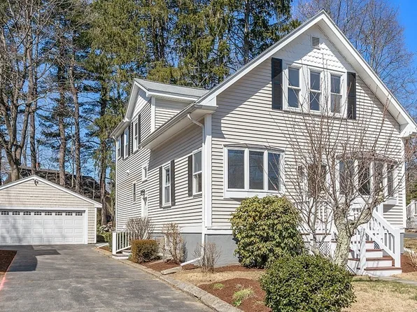 46 Hillside Ave, Bedford, MA 01730