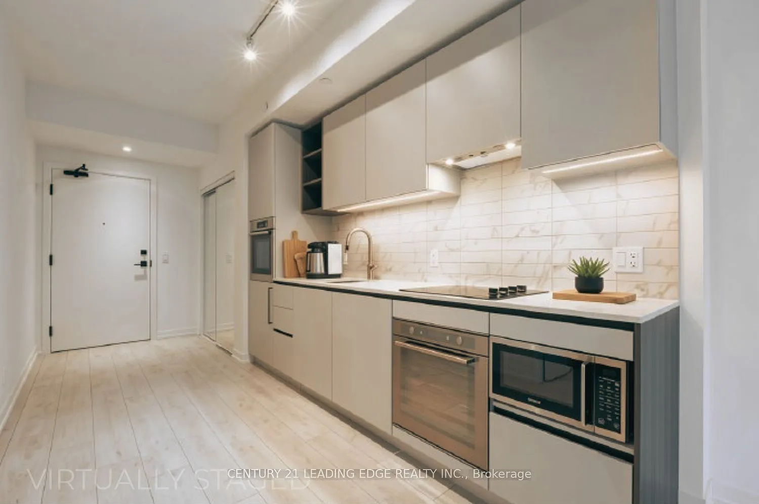 Mercer 55 Condos — Photo 3