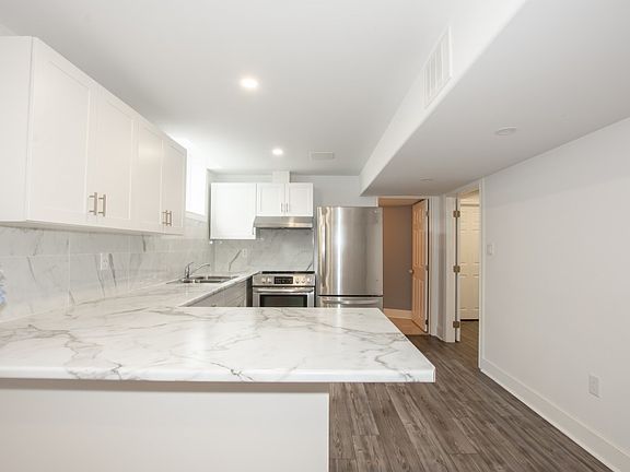 5th image of 8487 Jennifer Cres