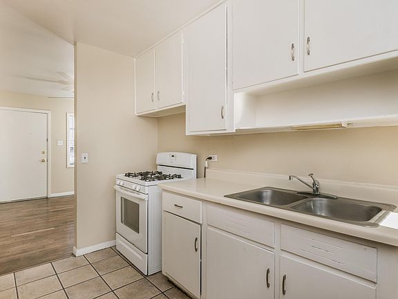 5th image of 2707 Curtis Dr Unit B