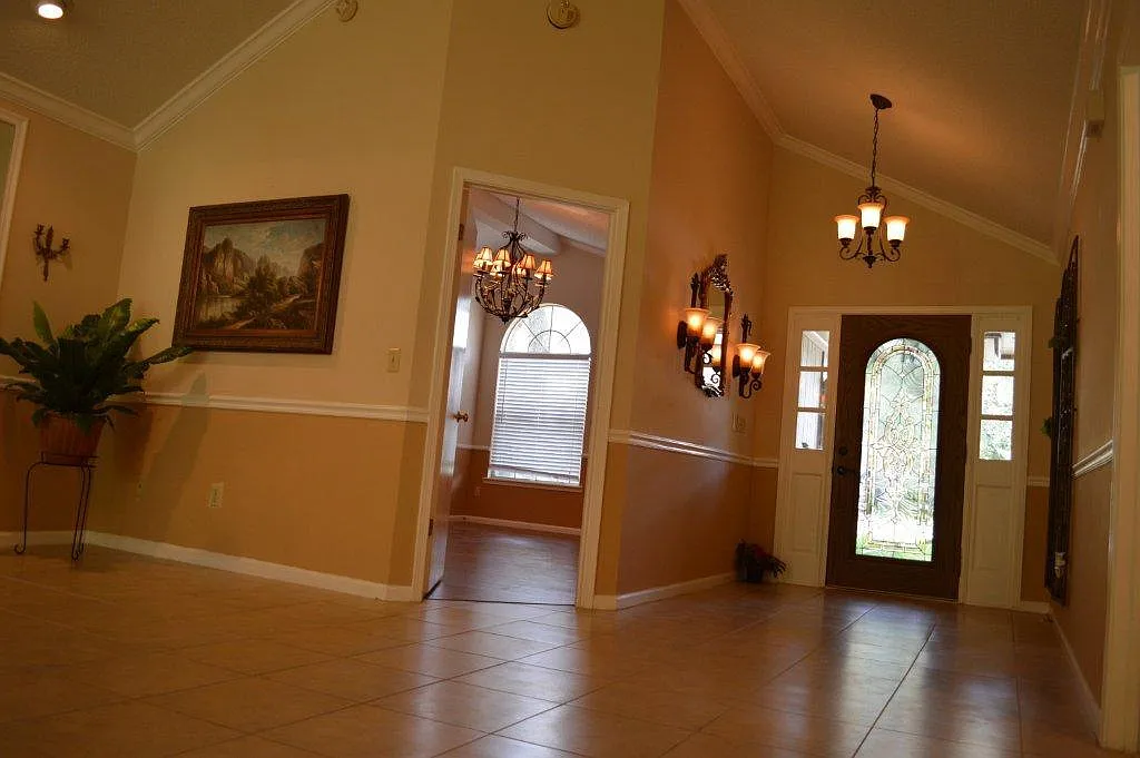 4 bed, 1868 sqft, $2,500 — Photo 3