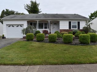7 Bolingbroke Dr, Toms River, NJ 08757