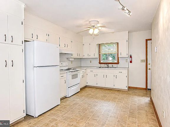5th image of 1309 University Dr #1307