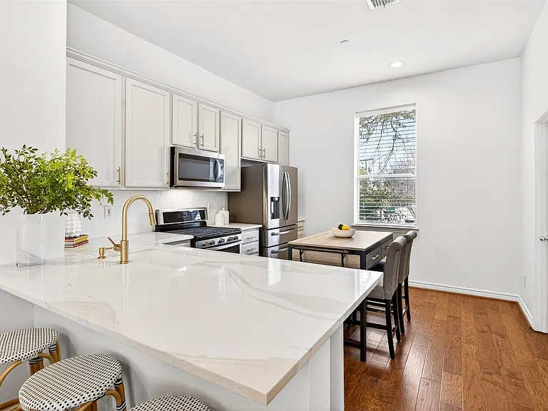 4050 McKinney Ave #12 — Photo 8