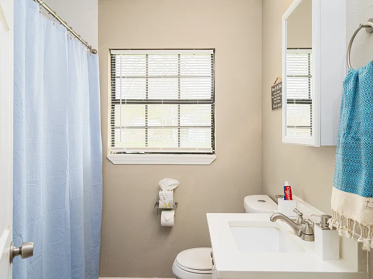 305 Laurelwood Dr — Photo 12
