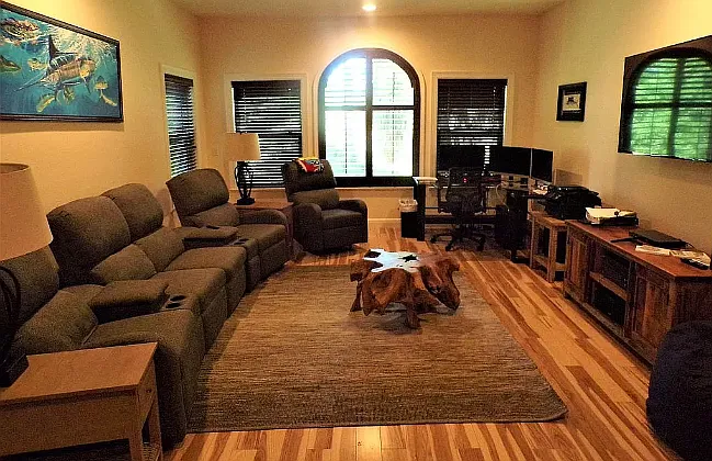 3 bed, 2300 sqft, $4,200 — Photo 3