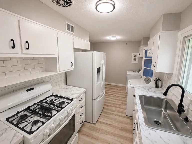 5300 W Hughes St — Photo 5