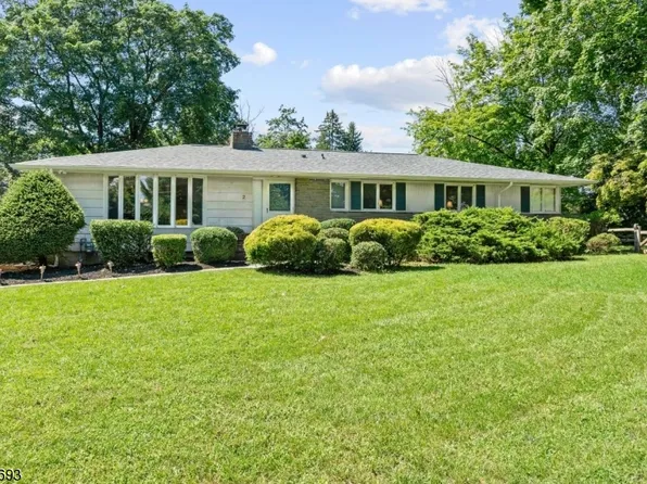 2 West Ave, Peapack Gladstone Boro, NJ 07934