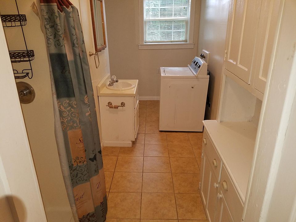 2nd image of 305 Winfield St