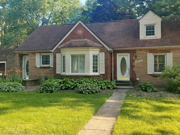 20446 Old Homestead Dr, Harper Woods, MI 48225