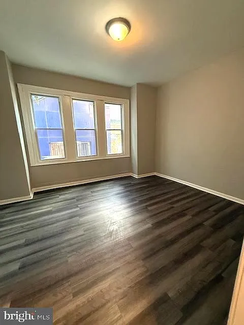 3 bed, 1.0 bath, 2760 sqft, $1,400 — Photo 3