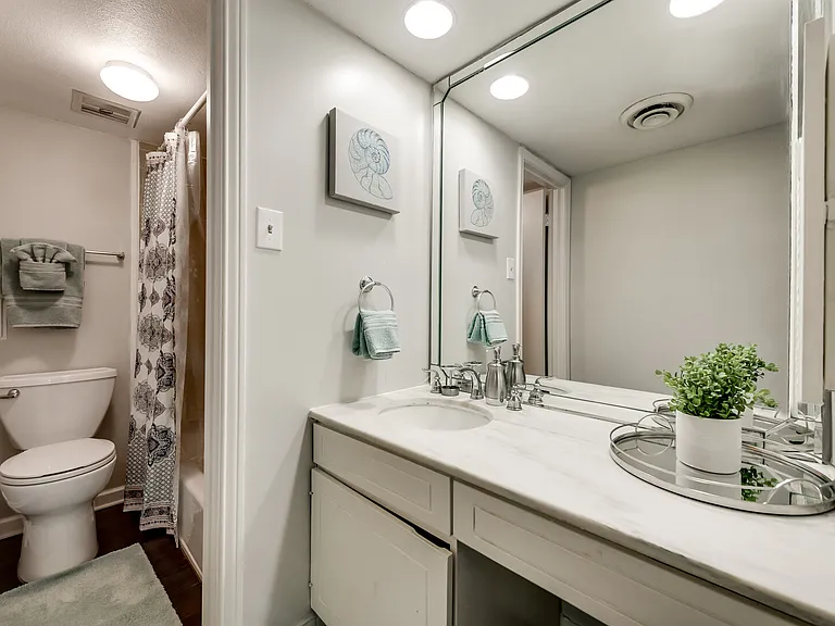 E Avenue J — Photo 10