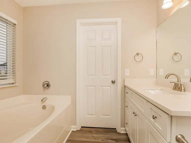 4052 Longfellow Dr — Photo 13